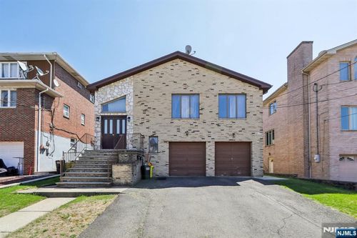 318 3rd St, Palisades Park, NJ, 07650-1707 | Card Image