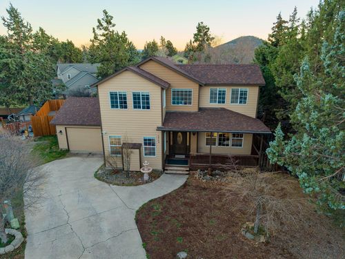 2069 Ne Hollow Tree Ln, Bend, OR, 97701-6552 | Card Image