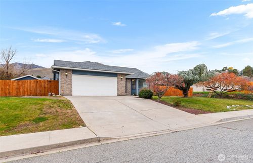 520 Cedar Wood Ln, Wenatchee, WA, 98801-2476 | Card Image