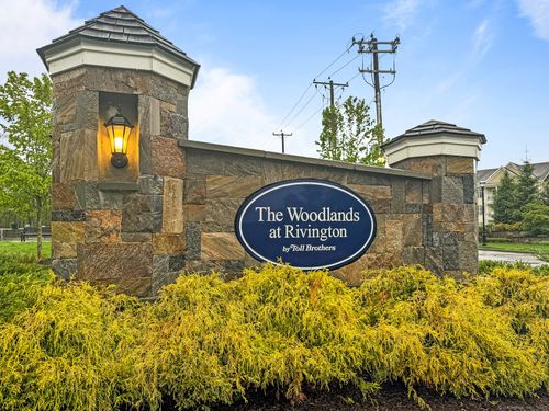 81-81 Brentwood Cir, Danbury, CT, 06810-1518 | Card Image
