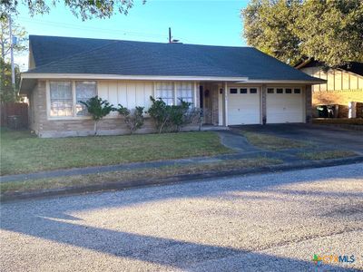 103 Cumberland Gap, House other with 3 bedrooms, 2 bathrooms and null parking in Victoria TX | Image 1