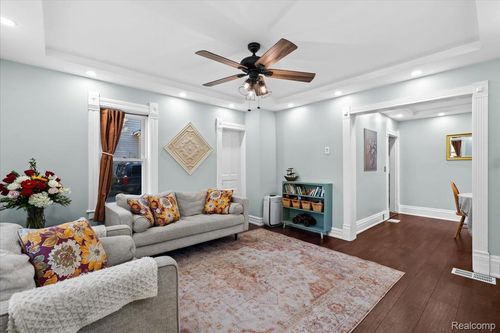 221 S Barnard St, Howell, MI, 48843-2307 | Card Image