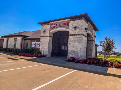 1004 S Carrier Pkwy, Grand Prairie, TX, 75051-1527 | Card Image