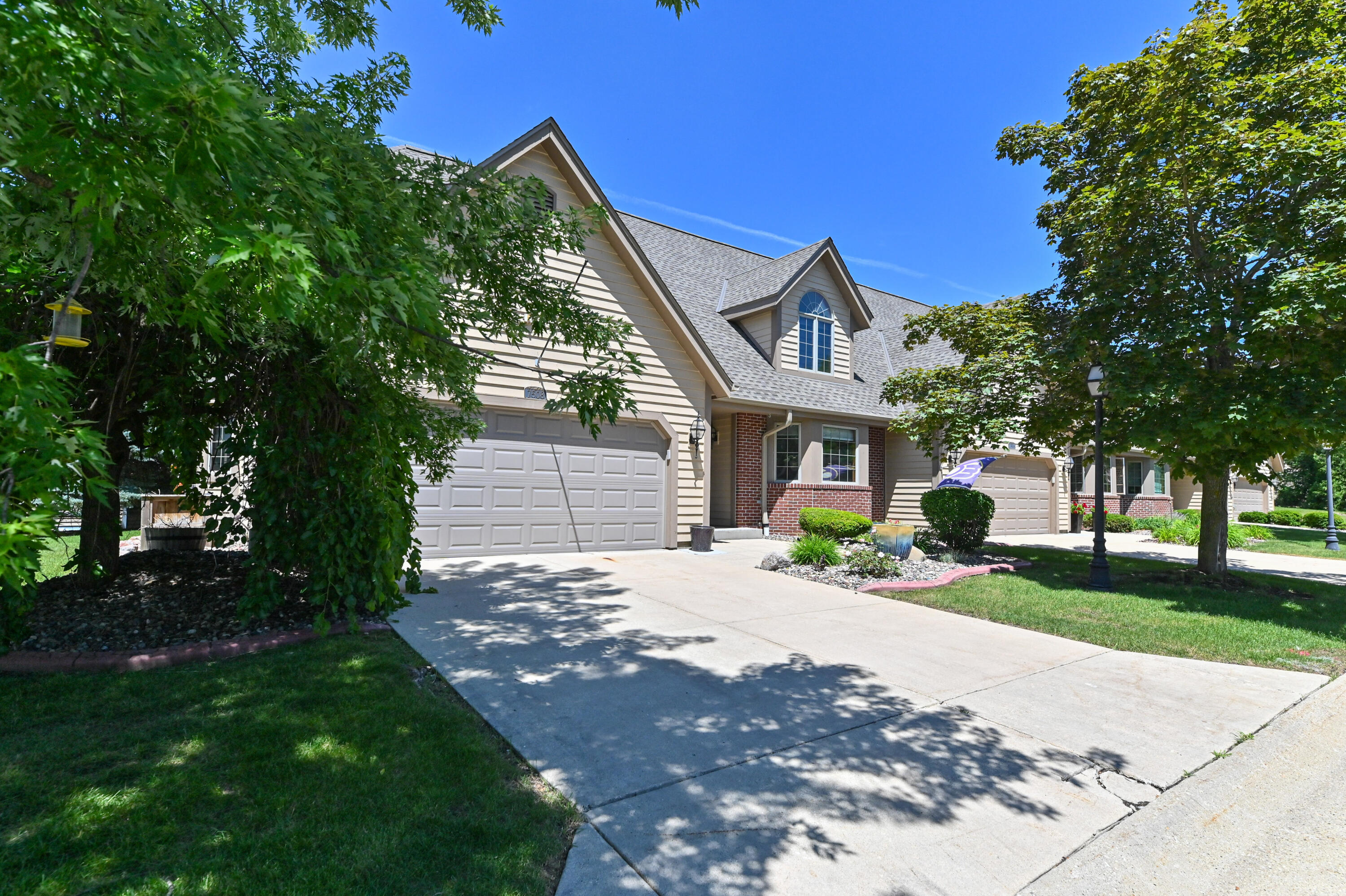 Carter Cir, Franklin, WI 53132