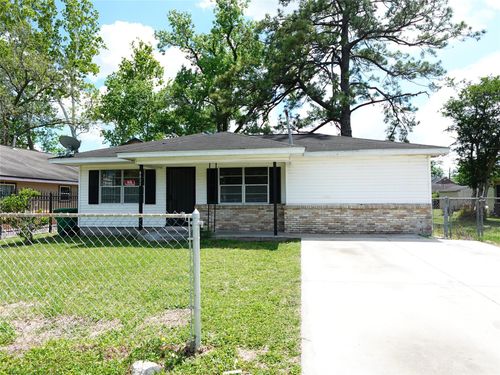 8022 Woodlyn Rd, Houston, TX, 77028-1948 | Card Image