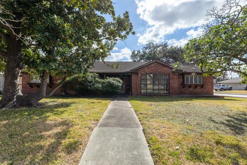3647 Aberdeen Way, Houston, TX, 77025 | Card Image
