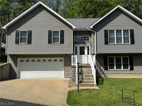 327 Hidden Point Trl, Morgantown, WV, 26508-4272 | Card Image