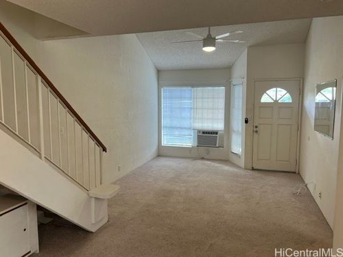 3s-284 Mananai Pl, Honolulu, HI, 96818-1869 | Card Image