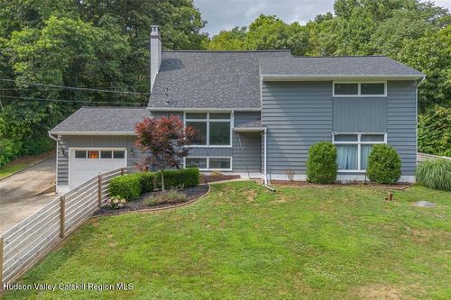 172 Roosevelt Rd, Hyde Park, NY, 12538-2300 | Card Image