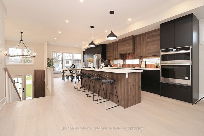 1046 Roosevelt Rd, House attached with 5 bedrooms, 6 bathrooms and 2 parking in Mississauga ON | Image 19
