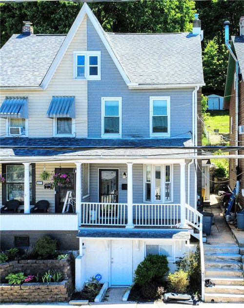 429 W South St, Slatington, PA, 18080-1745 | Card Image