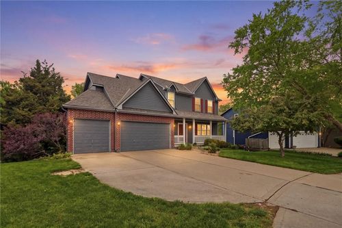 905 Paw Paw Ln, Liberty, MO, 64068-4346 | Card Image