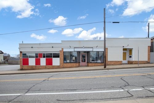 39 Main Rd, Tiverton, RI, 02878-1023 | Card Image