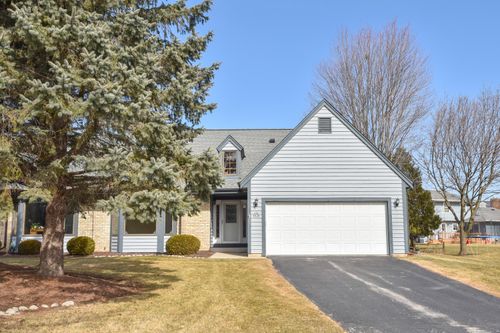 W52N139 Pioneer Ct, Cedarburg, WI, 53012-2958 | Card Image
