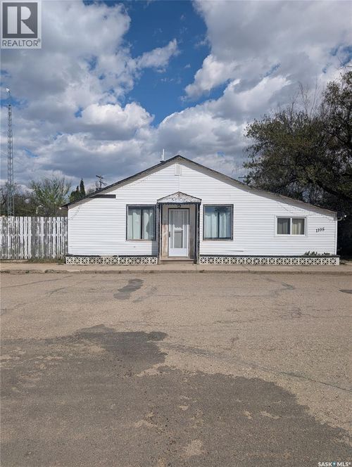 1105 9 St, Perdue, SK, S0K3C0 | Card Image
