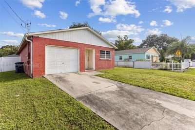 2206 E Chelsea St, House other with 3 bedrooms, 2 bathrooms and null parking in Tampa FL | Image 1