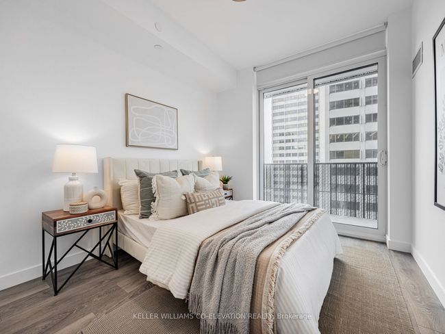 1003 - 8 Eglinton Ave E, Condo with 1 bedrooms, 1 bathrooms and null parking in Toronto ON | Image 24