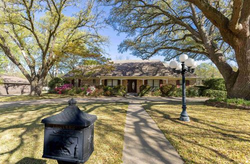 800 Elizabeth St, Gilmer, TX, 75644-3126 | Card Image