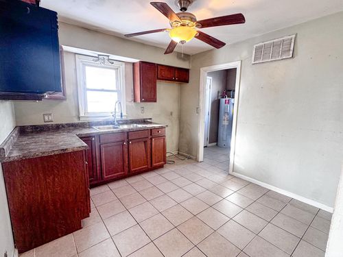 827 Allens Ln, Evansville, IN, 47710-3121 | Card Image