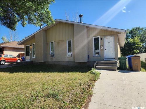 141 Thomson Ave, Regina, SK, S4N5L2 | Card Image