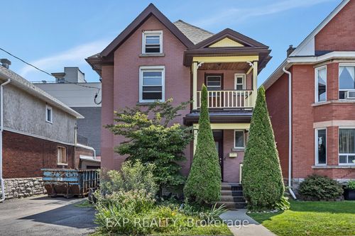 8 Oak St, Ottawa, ON, K1R6S9 | Card Image