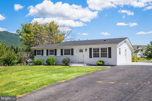 560 Massanutten View Dr, Penn Laird, VA, 22846-9724 | Card Image