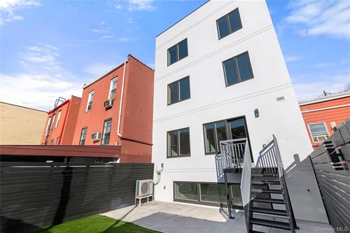 33 11th St, Astoria, NY, 11106-4913 | Card Image