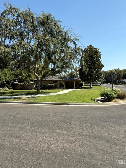 400 Fairway Dr, Bakersfield, CA, 93309-2410 | Card Image