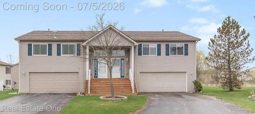 9527 Greenfield Ct, Grand Blanc, MI, 48439-8077 | Card Image