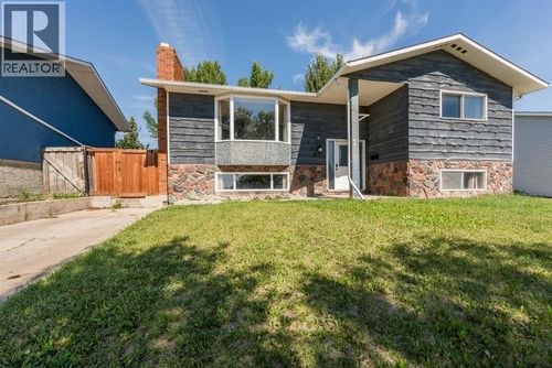 9224 107 Ave, Grande Prairie, AB, T8V3W8 | Card Image