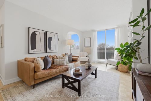 306-1071 Woodbine Avenue, East York, ON, M4C4C2 | Card Image