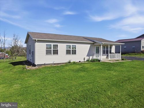 6 Walleye Dr, Shippensburg, PA, 17257-9050 | Card Image