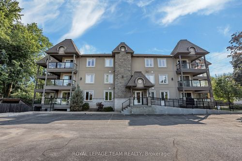 202-2 Warner St, Russell, ON, K4R0B4 | Card Image