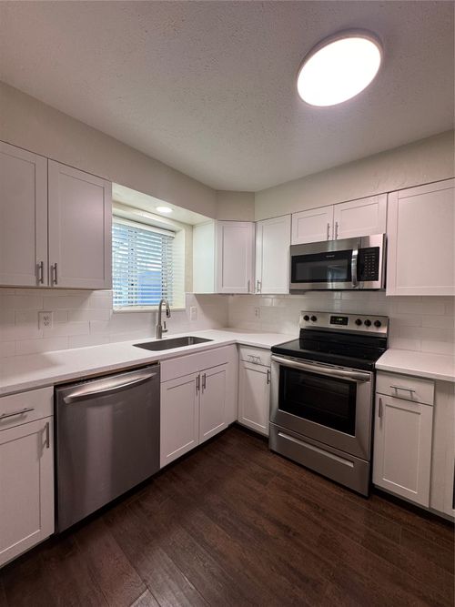 214-5043 Les Chateaux Dr, Dallas, TX, 75235 | Card Image