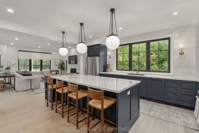 271 Codrington St, House other with 4 bedrooms, 5 bathrooms and 2 parking in Barrie ON | Image 14