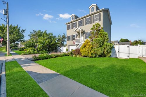 49 Lester Ave, Freeport, NY, 11520-5912 | Card Image