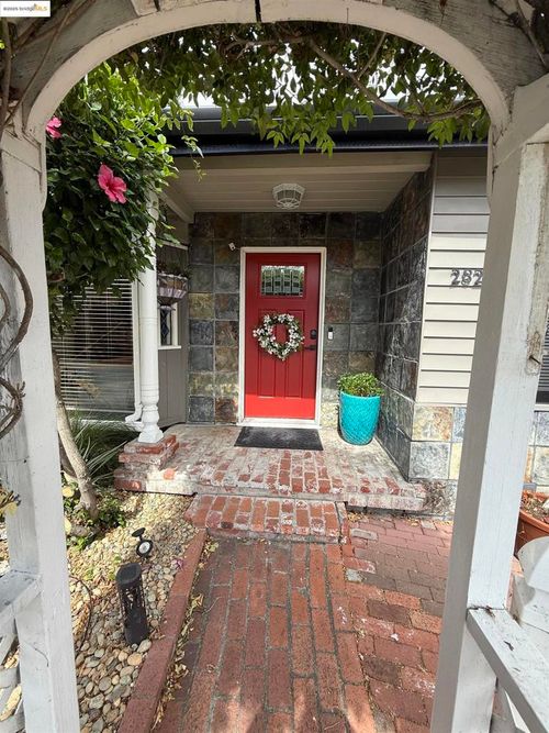 2821 Ponderosa Dr, Concord, CA, 94520-1712 | Card Image