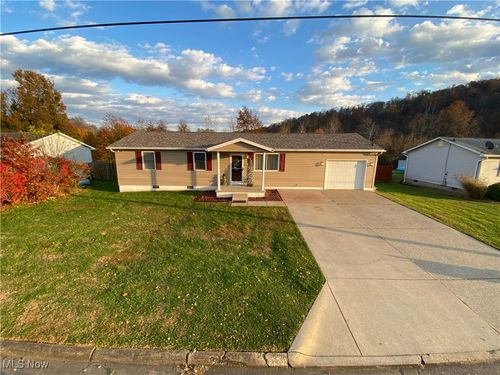 433 Dickens Dr, Mineral Wells, WV, 26150-6009 | Card Image