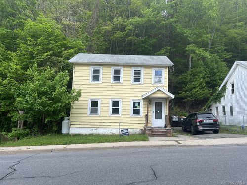 208 Center St, Ellenville, NY, 12428-1715 | Card Image
