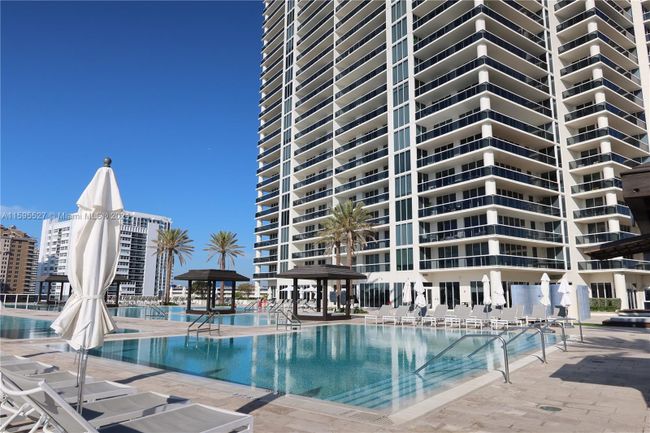 1207 - 1850 S Ocean Dr, Condo with 3 bedrooms, 3 bathrooms and null parking in Hallandale Beach FL | Image 23