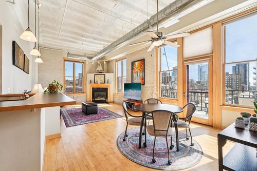 402-1325 N Van Buren Street, MILWAUKEE, WI, 53202 | Card Image
