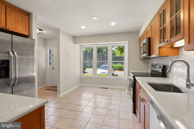 7390 Stream Way, Townhouse with 3 bedrooms, 4 bathrooms and null parking in SPRINGFIELD VA | Image 6