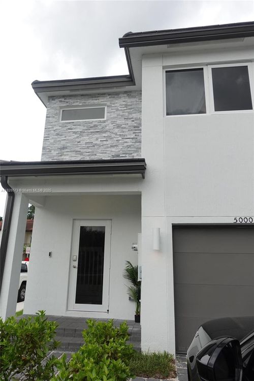 5000 Sw 37th St, West Park, FL, 33023-6834 | Card Image