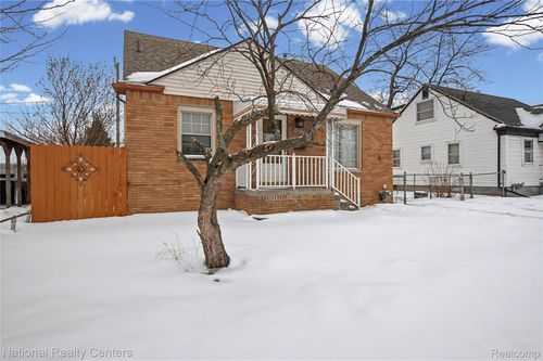 18890 Birmingham St, Roseville, MI, 48066-4121 | Card Image