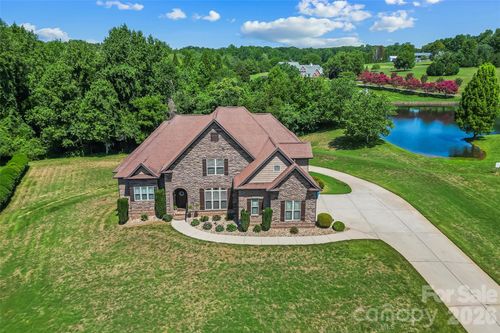 5895 Bakers Pt, Hickory, NC, 28602-8221 | Card Image