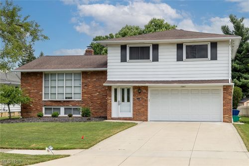 5841 Cantwell Dr, Mayfield Heights, OH, 44124-3123 | Card Image