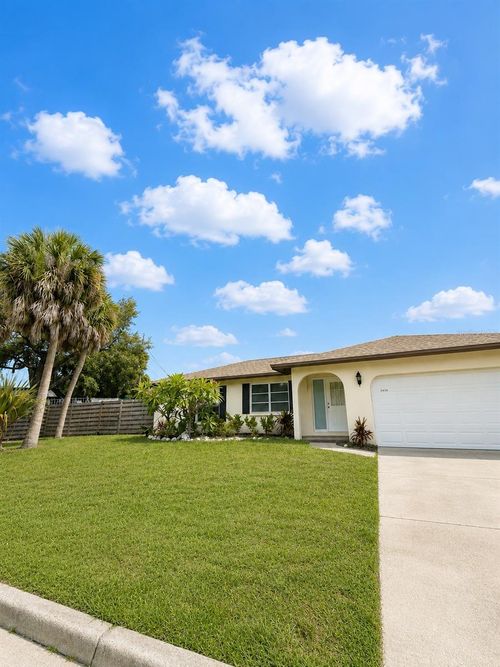 2428 Linwood Dr, SARASOTA, FL, 34232-4216 | Card Image