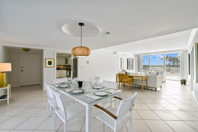 APT-112 - 2780 S Ocean Blvd, Condo with 2 bedrooms, 2 bathrooms and null parking in Palm Beach FL | Image 8
