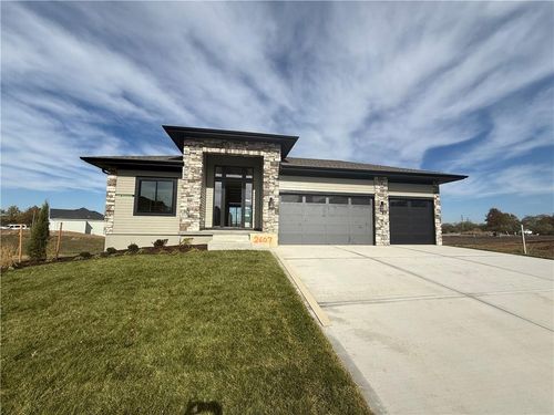 2607 Ne Woodland Oak Dr, Lee's Summit, MO, 64086-7126 | Card Image