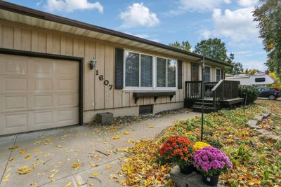 Welcome friends at this cute front porch. | Image 2